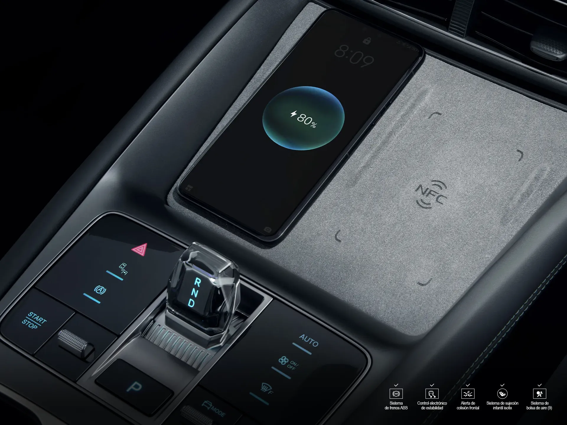 BYD Sealion interior cargador y controles