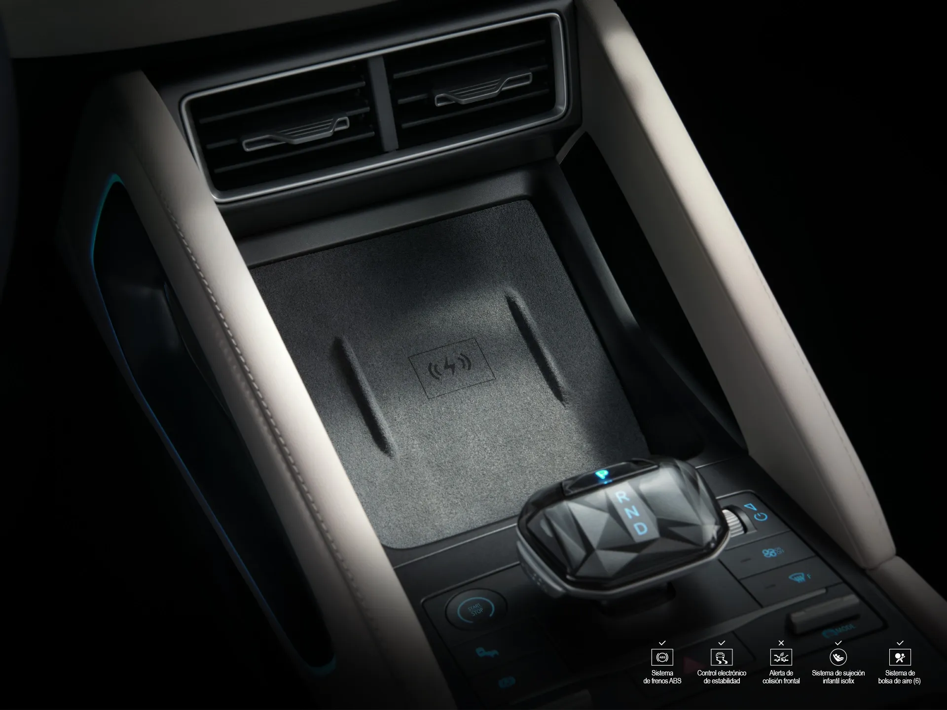 BYD Yuan Up interior cargador