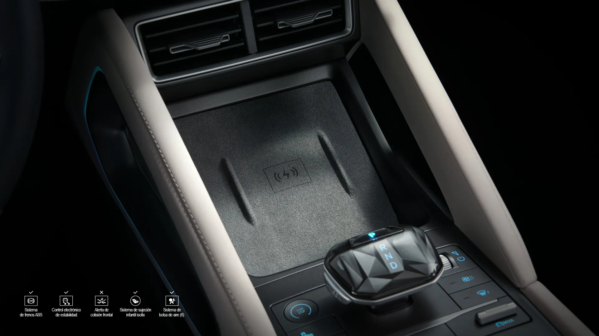 BYD Yuan Up Lux interior cargador